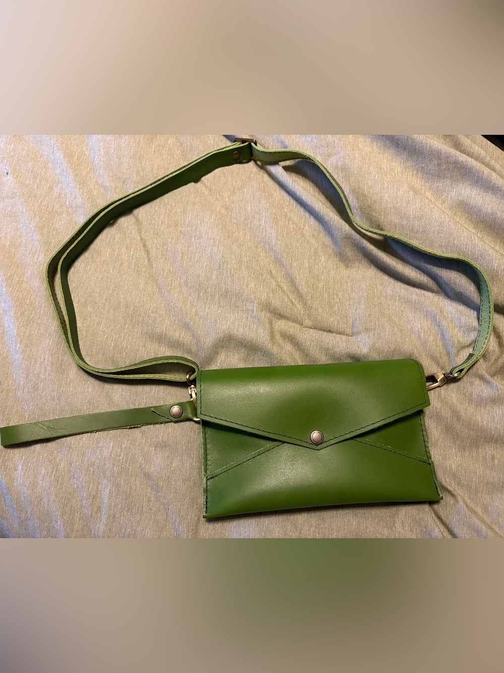 Portland Leather Goods Envelope Convertible Crossbody in Green Apple 🍏